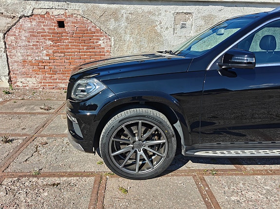 Mercedes-Benz GL350 8 of 30