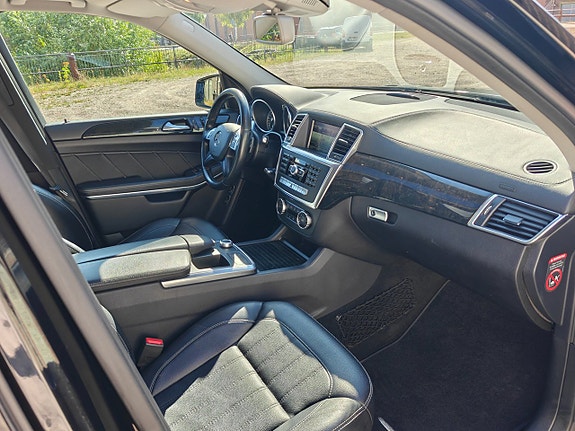 Mercedes-Benz GL350 22 of 30
