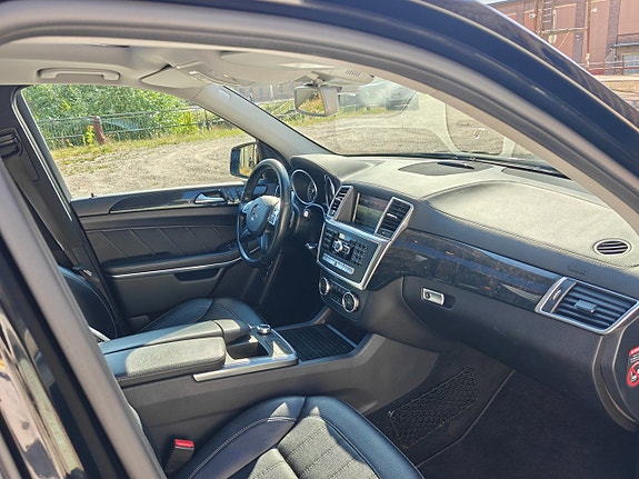 Mercedes-Benz GL350 21 of 30