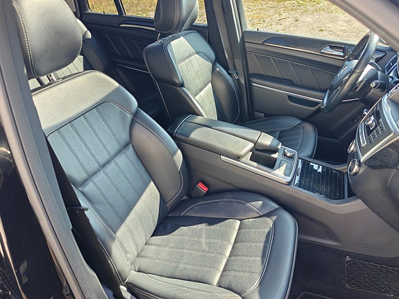 Mercedes-Benz GL350 19 of 30