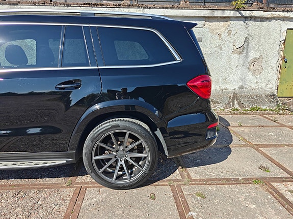 Mercedes-Benz GL350 9 of 30