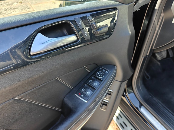 Mercedes-Benz GL350 24 of 30