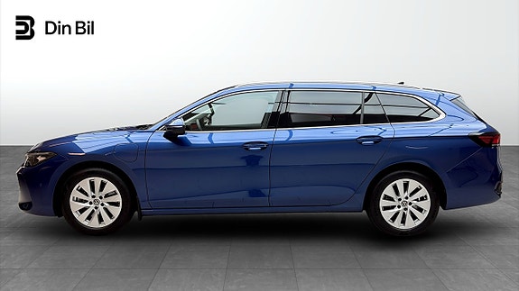 Volkswagen Passat 2 of 14