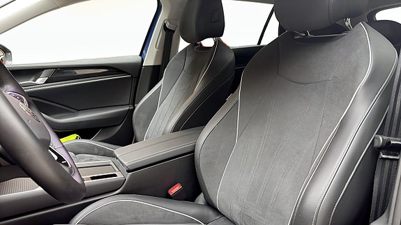 Volkswagen Passat 8 of 14