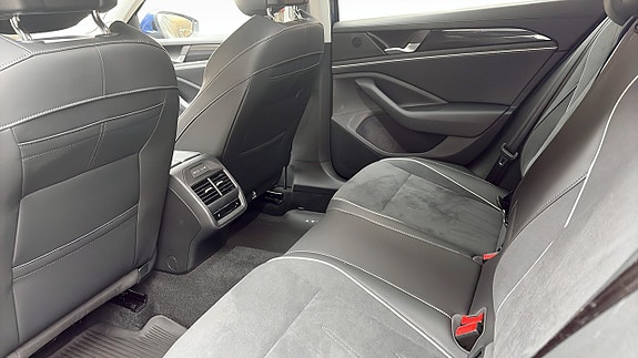 Volkswagen Passat 12 of 14