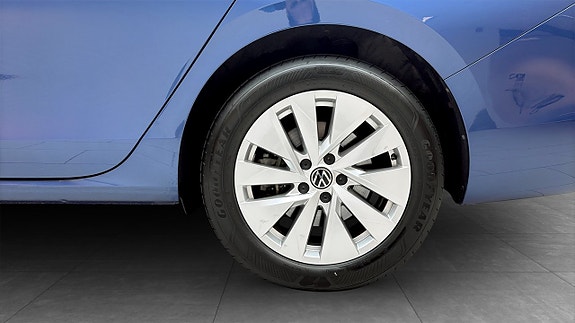 Volkswagen Passat 6 of 14