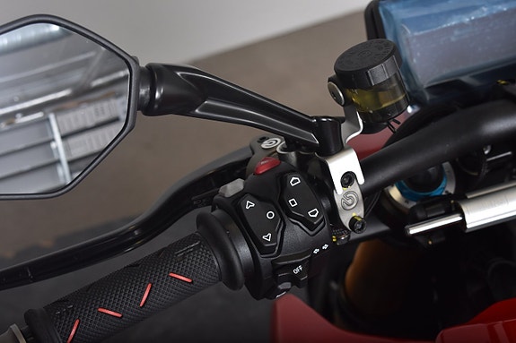 Ducati Streetfighter V4S 1 ex till kanonpris! Spara 39.100:- /omgående lev! 12 of 14
