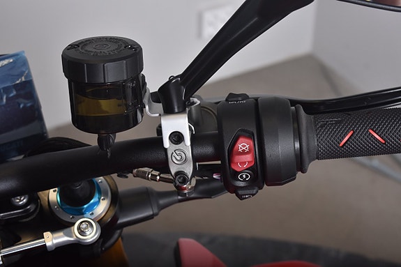 Ducati Streetfighter V4S 1 ex till kanonpris! Spara 39.100:- /omgående lev! 13 of 14