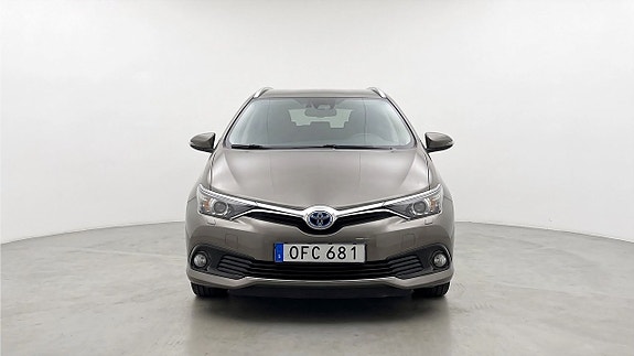 Toyota Auris 2 of 23