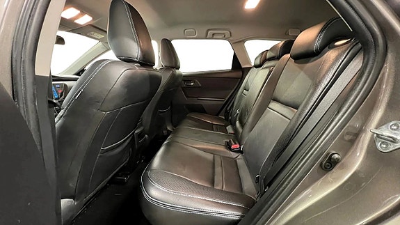 Toyota Auris 12 of 23