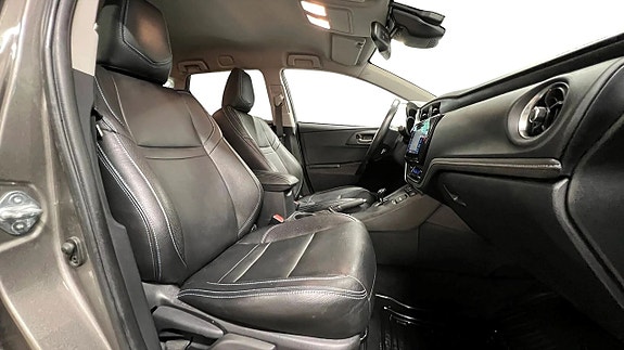 Toyota Auris 15 of 23