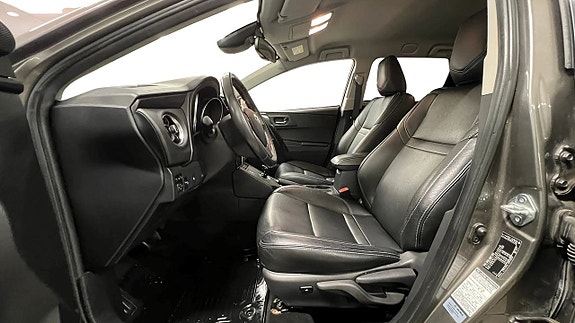 Toyota Auris 11 of 23