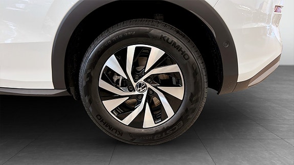 Volkswagen T-Roc 6 of 13