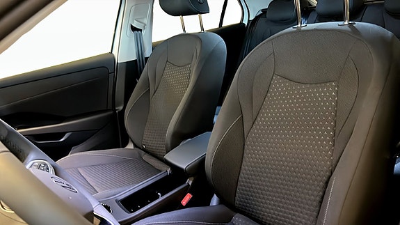 Volkswagen T-Roc 8 of 13