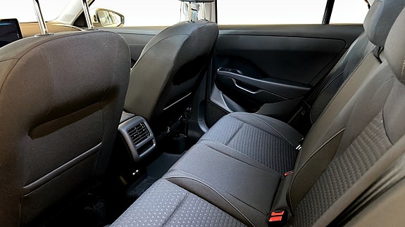 Volkswagen T-Roc 11 of 13