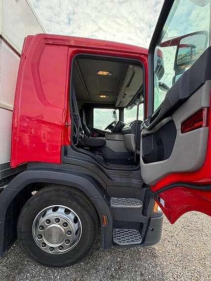 Scania P220B4X2NB Serie 4001 9 of 17