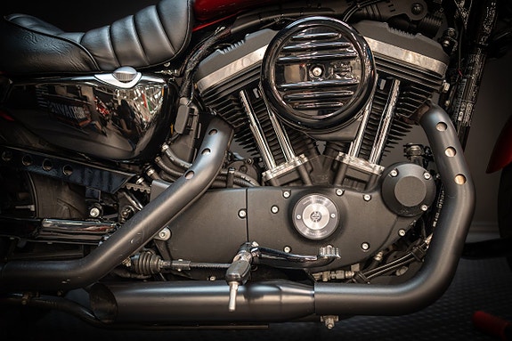 Harley-Davidson Sportster Iron 883 (XL883N) 12 of 18