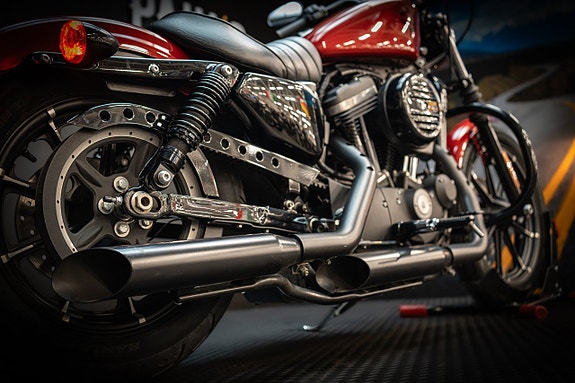 Harley-Davidson Sportster Iron 883 (XL883N) 13 of 18