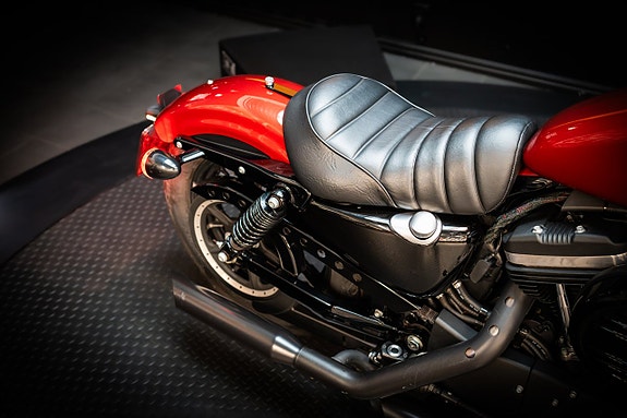 Harley-Davidson Sportster Iron 883 (XL883N) 16 of 18