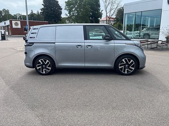 Volkswagen ID. Buzz 2 of 8
