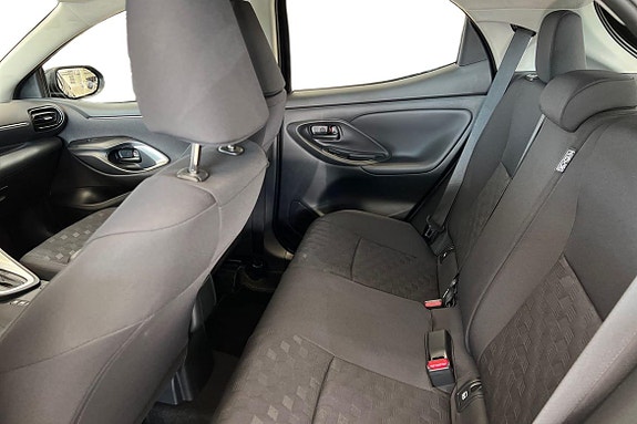 Toyota Yaris 13 of 21