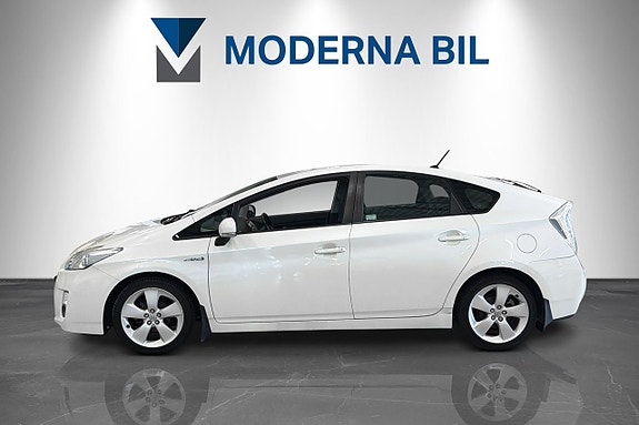 Toyota Prius+ 2 of 19