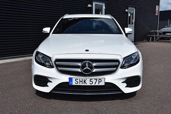 Mercedes-Benz E200 2 of 21