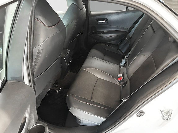 Toyota Corolla 8 of 12