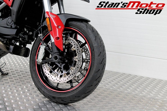 Ducati Hyperstrada 939 ABS 6 of 17
