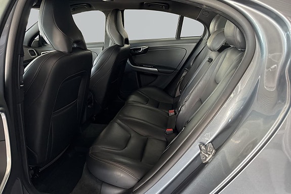 Volvo S60 Cross Country 7 of 21