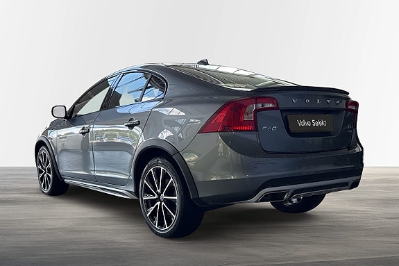 Volvo S60 Cross Country 2 of 21