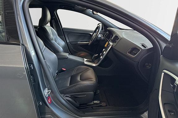 Volvo S60 Cross Country 5 of 21