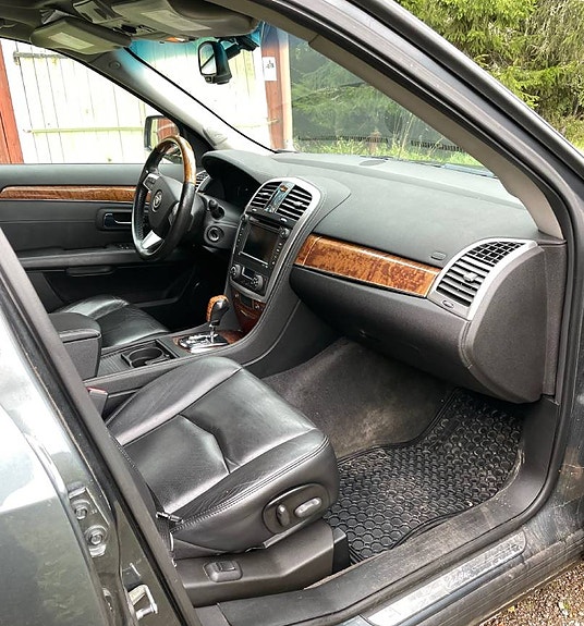 Cadillac SRX 2 of 4