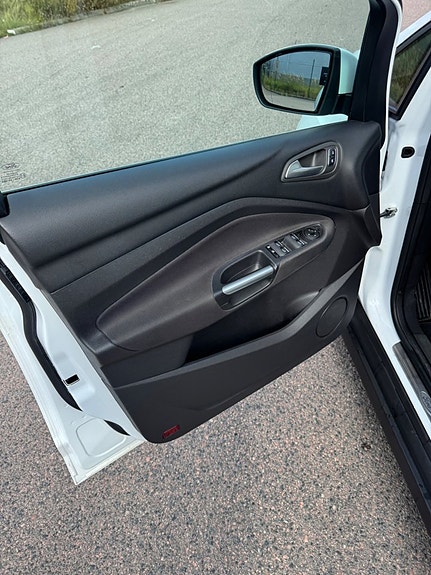 Ford C-Max 10 of 19