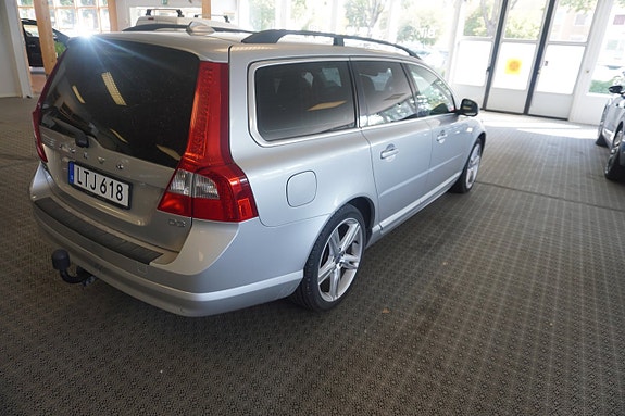 Volvo V70 3 of 6