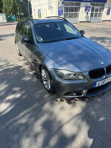 BMW 320d 2 of 5