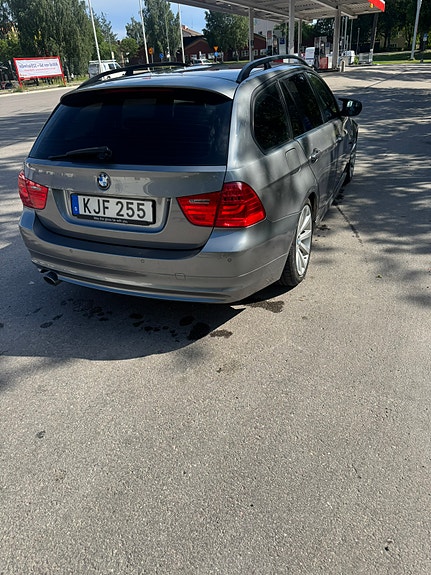 BMW 320d 3 of 5