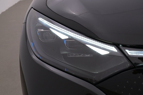 Mercedes-Benz EQE SUV 26 of 27