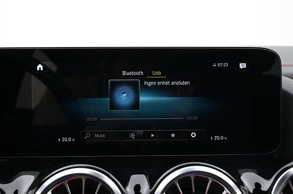 Mercedes-Benz EQA300 15 of 27