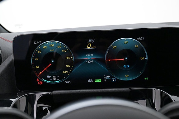 Mercedes-Benz EQA300 8 of 27
