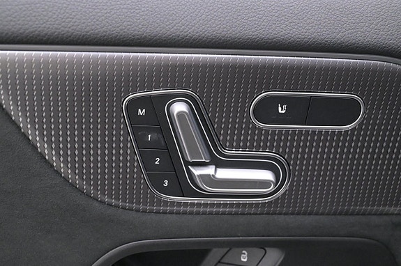 Mercedes-Benz EQA300 10 of 27