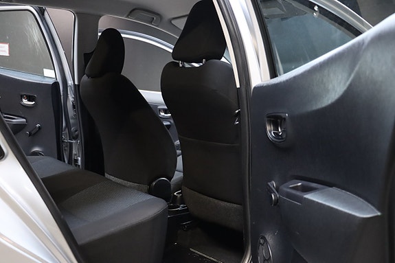 Toyota Yaris 12 of 26