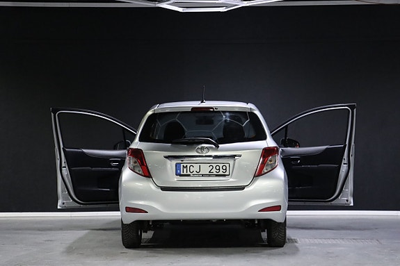 Toyota Yaris 8 of 26