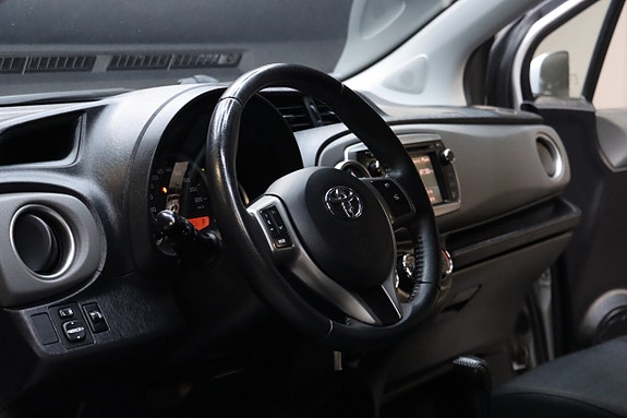 Toyota Yaris 10 of 26
