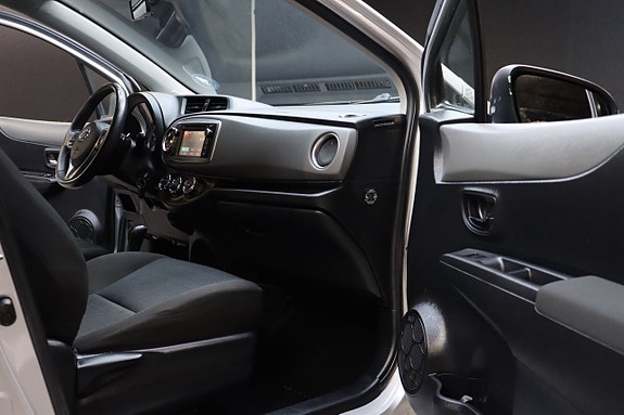 Toyota Yaris 13 of 26