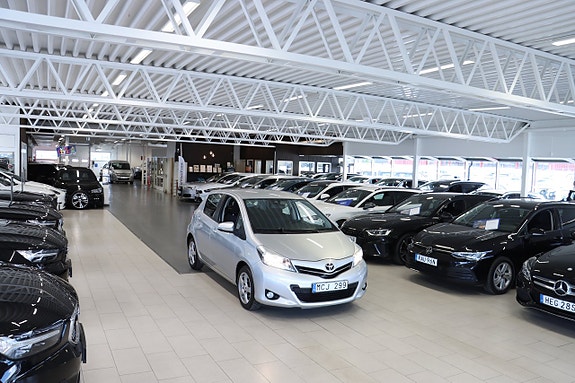 Toyota Yaris 3 of 26