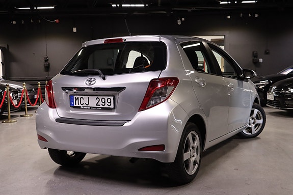 Toyota Yaris 5 of 26