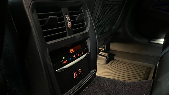 BMW 330e 10 of 23