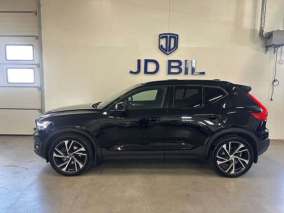 Volvo XC40 2 of 20