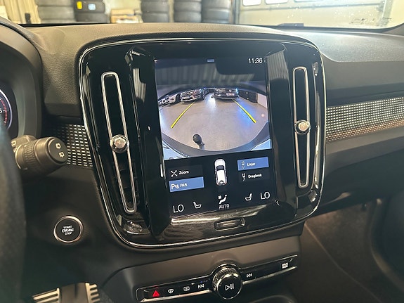 Volvo XC40 8 of 20
